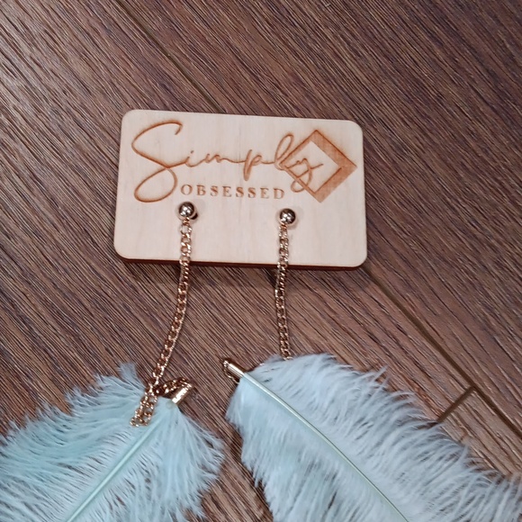 SIMPLY OBSESSED FEATHER EARRINGS. #5530 - Picture 2 of 4